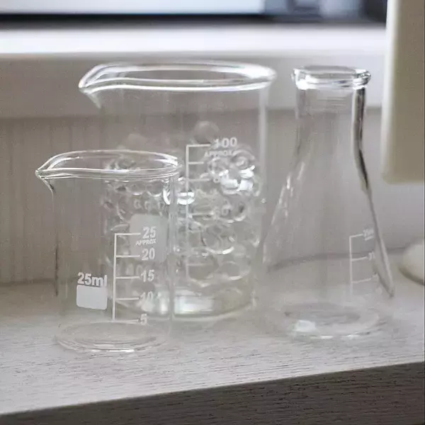 「シンプルだけど個性的☆ダイソーのアイテムで作る理系インテリア」の画像