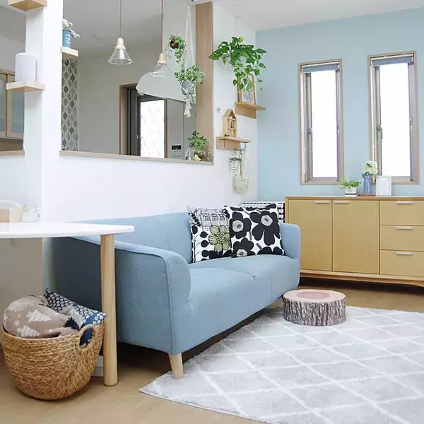 「自然を感じるさわやかさ！癒しの水色が主役のコーディネート10選」の画像