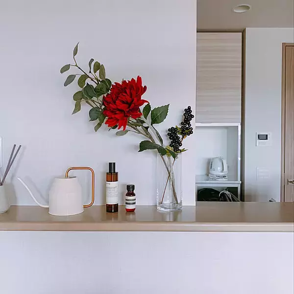 「ハンサムなデザインに魅了される。Aesopのアイテムがある上質な空間」の画像