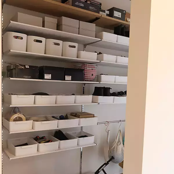 「壁面や隙間の活用アイデアが盛りだくさん！快適な玄関を叶える収納アイデア10選」の画像