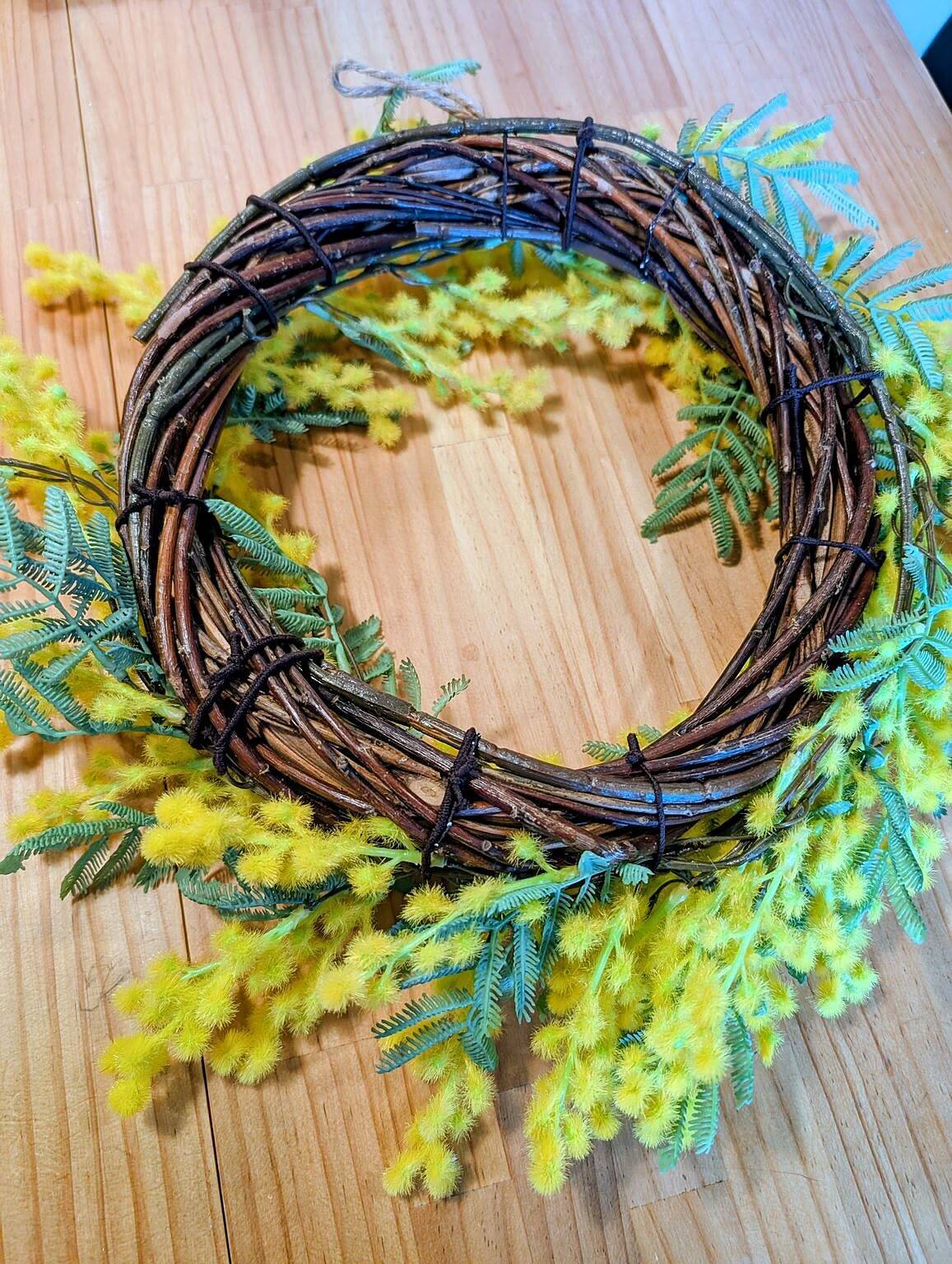 「ヘアゴムで留めるだけ！好きなフェイクフラワーで楽しむ、リースのつくり方」 by figaroさん