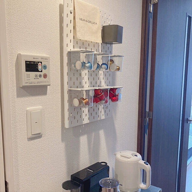 有孔ボードが便利！IKEAのスコーディスを使った壁面収納のアイデア6選