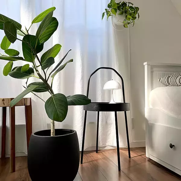 「あると便利なおすすめアイテム！デザイン豊富なIKEAのサイドテーブル6選」の画像