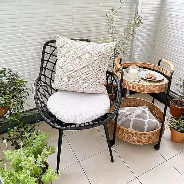 「あると便利なおすすめアイテム！デザイン豊富なIKEAのサイドテーブル6選」の画像