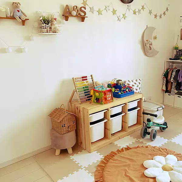 「散らかりがちなキッズスペースがすっきり片付く！IKEA収納アイテムで叶える親子にうれしい空間づくり」の画像