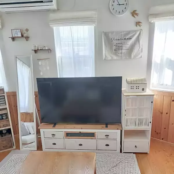 「理想のテレビボードがないなら作る！収納もデザインも欲しいが叶うDIYアイディア」の画像