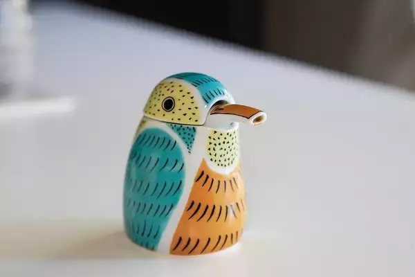 「【編集部が使ってみた】カワセミ醤油差しを実際に使ってみたら、可愛いだけじゃなかった！」の画像