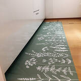 「手軽で楽に掃除ができる！キッチンの床をキレイに保つアイデア10選」の画像4