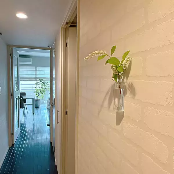 「ガラスの一輪挿しをアッという間に壁掛け仕様にする方法」 by biroballonneさん