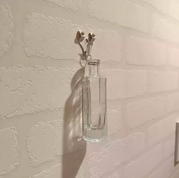 「「ガラスの一輪挿しをアッという間に壁掛け仕様にする方法」 by biroballonneさん」の画像