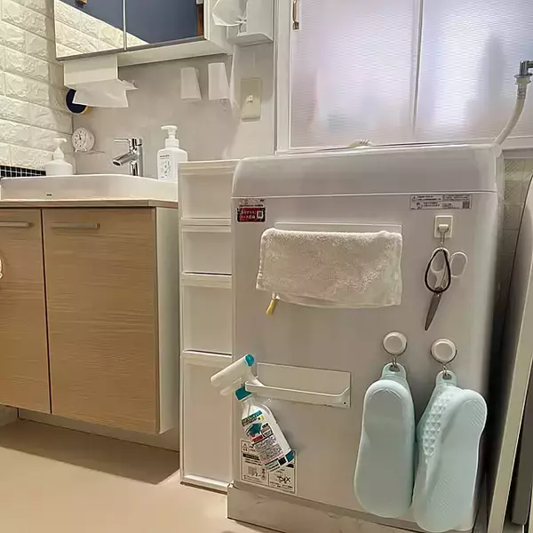 「限られた空間をかしこく便利に有効活用！使いやすくて掃除もしやすい洗面所・バスルームの収納アイデア6選」の画像