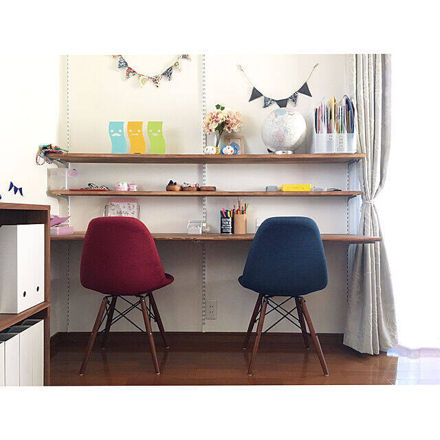 棚板の位置を自由に変えられるのも魅力！ガチャ柱を使ったDIYアイデア