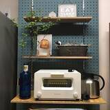 「棚板の位置を自由に変えられるのも魅力！ガチャ柱を使ったDIYアイデア」の画像3