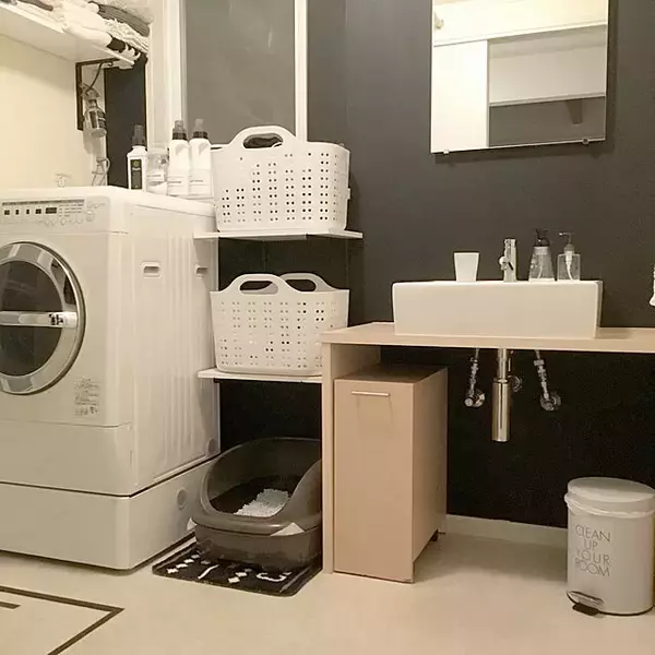 「棚板の位置を自由に変えられるのも魅力！ガチャ柱を使ったDIYアイデア」の画像