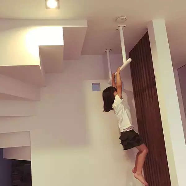 「背筋を気持ちよく伸ばしてみませんか？懸垂バーやつり輪のあるお家」の画像