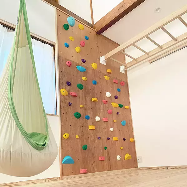 「背筋を気持ちよく伸ばしてみませんか？懸垂バーやつり輪のあるお家」の画像