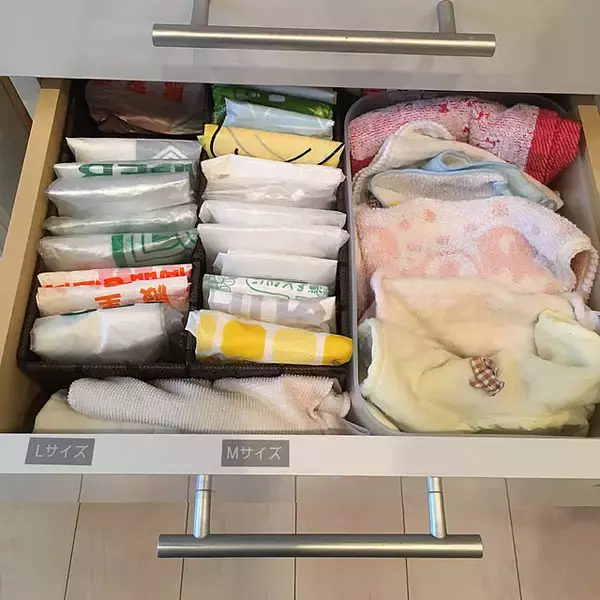 「ごちゃごちゃ感を解消＆増えすぎ防止策も！紙袋・ゴミ袋の収納アイデア集」の画像