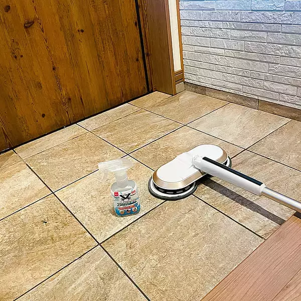 お手入れの行き届いた明るく気持ちのいい空間に♪たたきから壁や天井まで玄関全体のお掃除アイデア