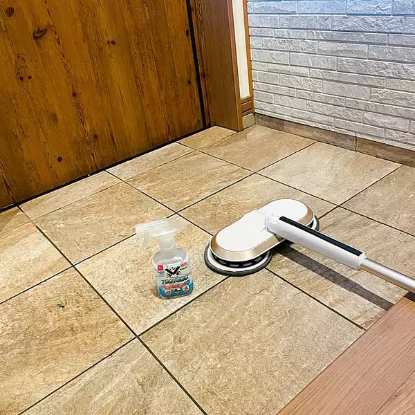 「お手入れの行き届いた明るく気持ちのいい空間に♪たたきから壁や天井まで玄関全体のお掃除アイデア」の画像
