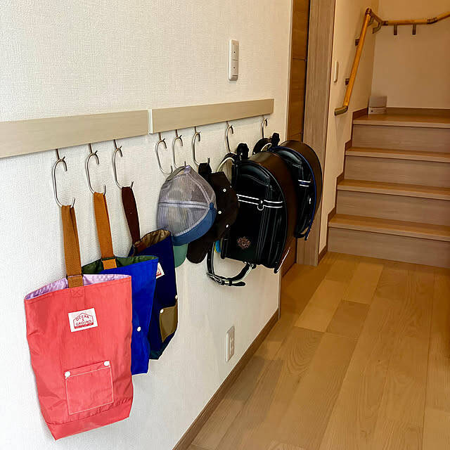 玄関やリビングがすっきり整う♪日常づかいのかばんの置き場所アイデア