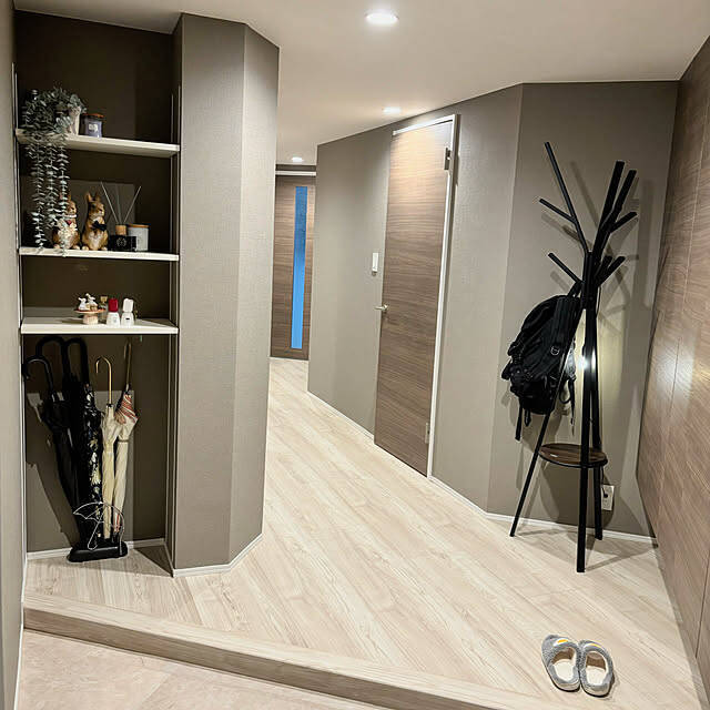 玄関やリビングがすっきり整う♪日常づかいのかばんの置き場所アイデア