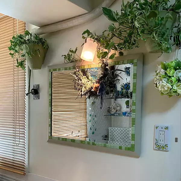 「プチDIYで暮らしにアクセントを！ダイソーのガラスタイルを使ったDIYアイデア実例集」の画像