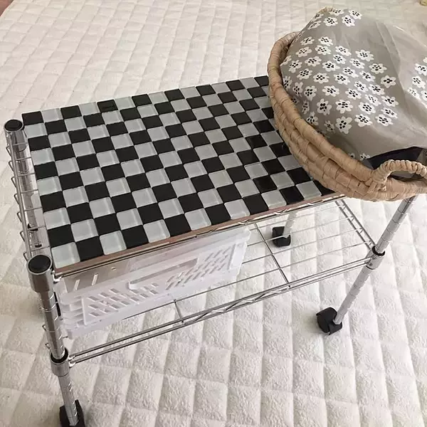 「プチDIYで暮らしにアクセントを！ダイソーのガラスタイルを使ったDIYアイデア実例集」の画像