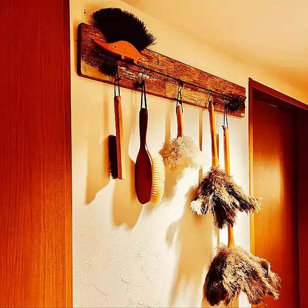 「限られたスペースでも収納力を上げる！あると便利な廊下収納のアイデア6選」の画像