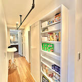 「限られたスペースでも収納力を上げる！あると便利な廊下収納のアイデア6選」の画像6