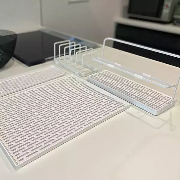 「すっきり広々キッチンに！水切りかごを使わないアイデア10選」の画像