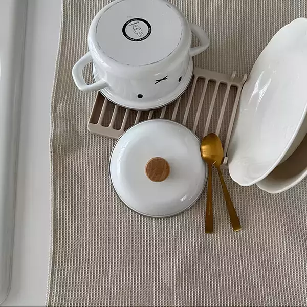 「すっきり広々キッチンに！水切りかごを使わないアイデア10選」の画像
