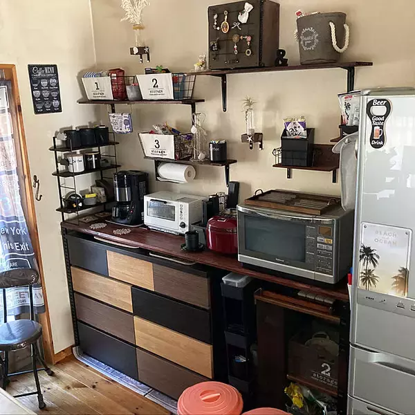 「理想を叶えるキッチン作り。食器収納に役立つ家具はニトリで」の画像