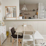 「柔らかく落ち着きのある心地いい空間づくりに。くすみカラーを取り入れたインテリア実例」の画像1