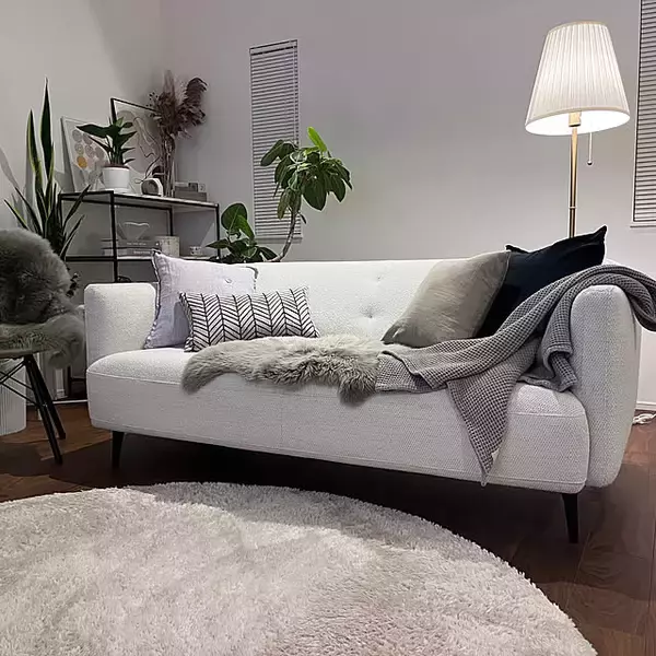 「柔らかく落ち着きのある心地いい空間づくりに。くすみカラーを取り入れたインテリア実例」の画像