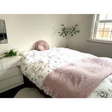 「柔らかく落ち着きのある心地いい空間づくりに。くすみカラーを取り入れたインテリア実例」の画像5