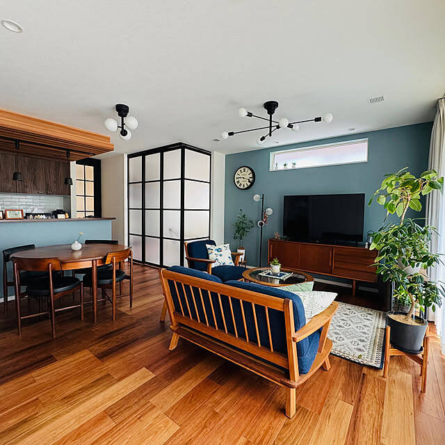 柔らかく落ち着きのある心地いい空間づくりに。くすみカラーを取り入れたインテリア実例