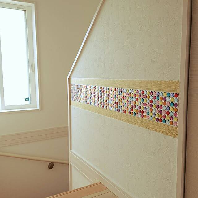 壁にあいた穴をカバーしたい！手軽にできる壁穴隠しのアイデア実例集