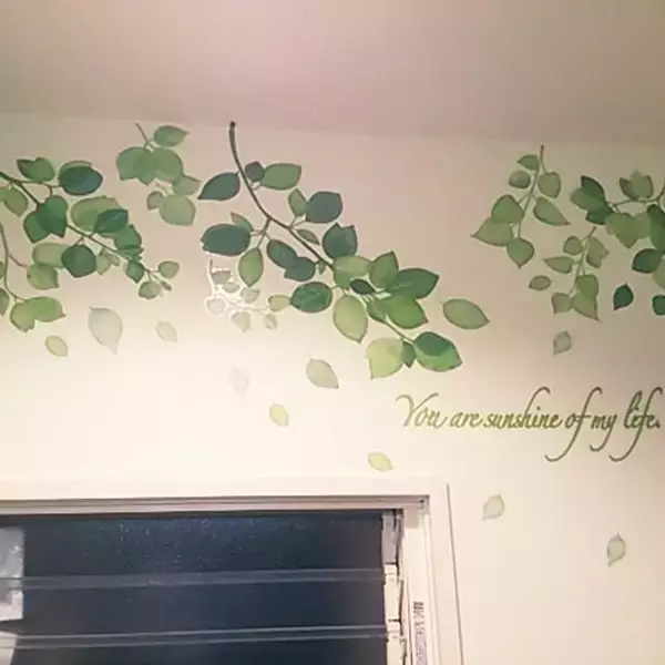 「壁にあいた穴をカバーしたい！手軽にできる壁穴隠しのアイデア実例集」の画像