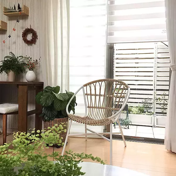 「いろいろな目的で使える！ニトリのロールスクリーンがあるお部屋」の画像