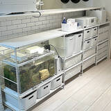 「カウンター下は収納場所に最適！スペースに合うアイテムを活用した収納アイデア6選」の画像1