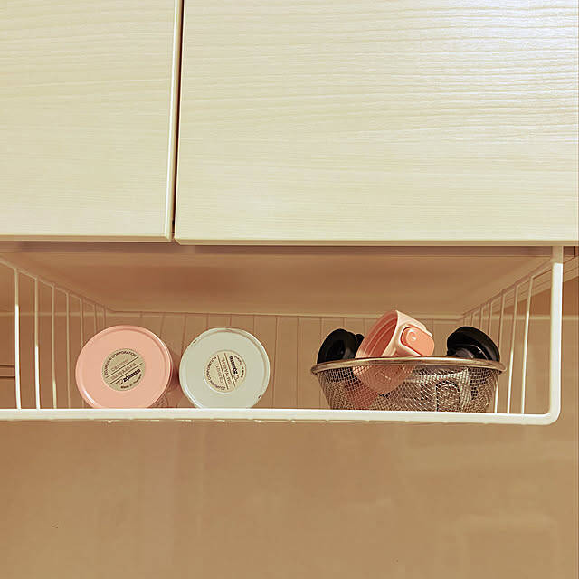 転がったり倒れたりもしづらい！ストレス知らずの水筒収納のアイデア