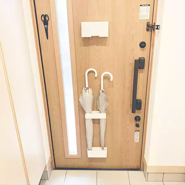 「玄関に置くと気分が上がる！見た目と実用性を両立した傘立てをご紹介」の画像