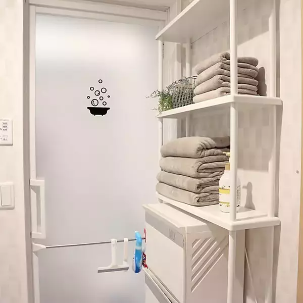 「いつでも気持ちよく取り出せる！バスタオル収納をキレイに整えるコツ10選」の画像