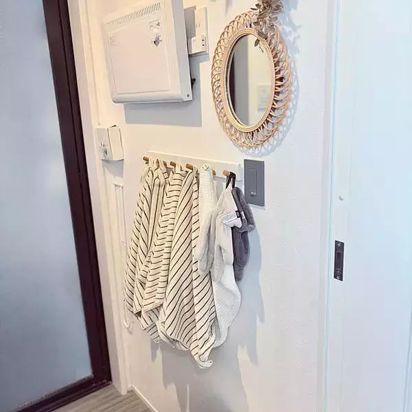 「いつでも気持ちよく取り出せる！バスタオル収納をキレイに整えるコツ10選」の画像