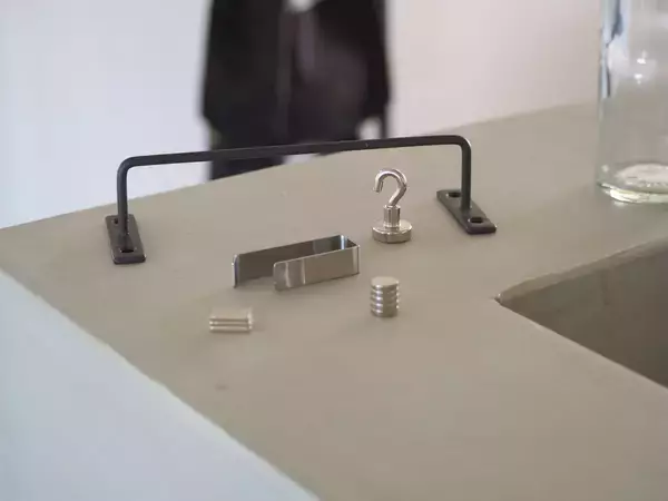 「「棚の下をカスタマイズ！マグネットアイアンパーツのつくり方」 by Akiy15さん」の画像