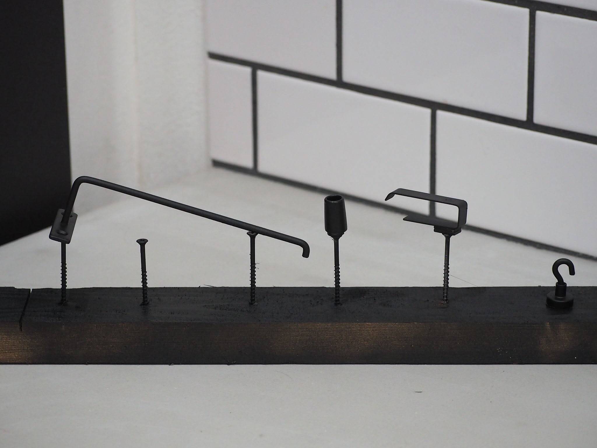 「棚の下をカスタマイズ！マグネットアイアンパーツのつくり方」 by Akiy15さん