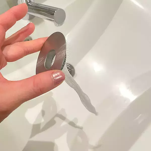 「排水口の汚れゼロを目指す！毎日続けやすい掃除の工夫と便利アイテム」の画像