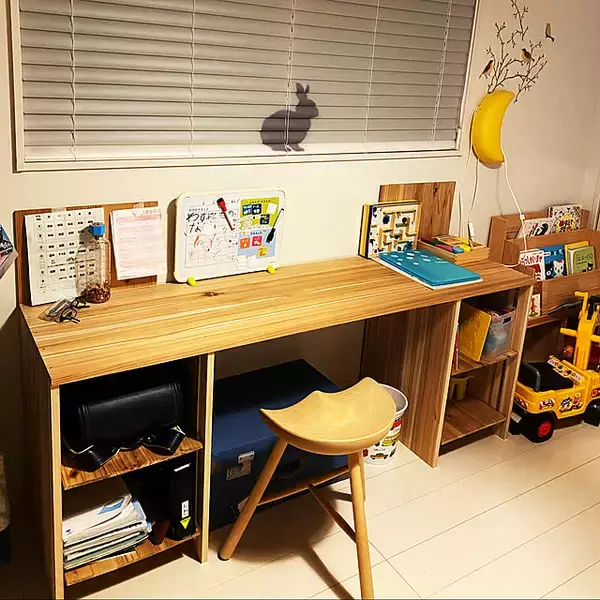 「DIYならサイズもデザインも思いのまま！世界にひとつの手作りデスクアイデア」の画像