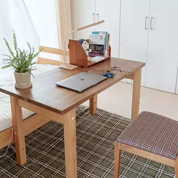 「DIYならサイズもデザインも思いのまま！世界にひとつの手作りデスクアイデア」の画像