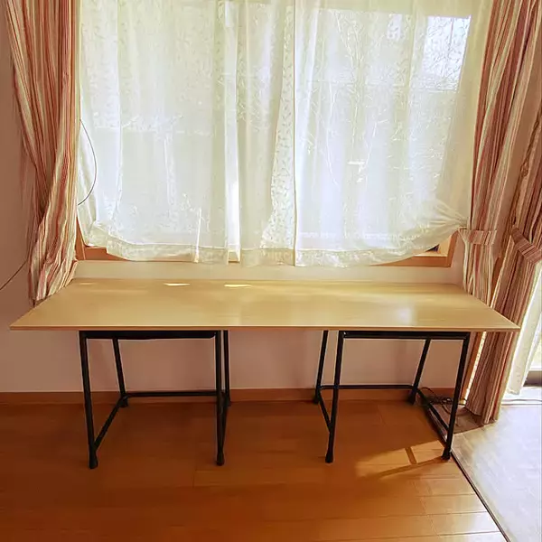 「DIYならサイズもデザインも思いのまま！世界にひとつの手作りデスクアイデア」の画像